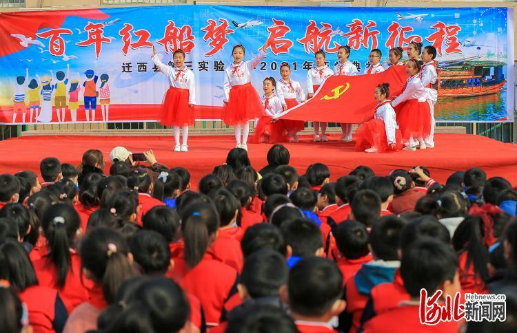 救援摄影师男孩